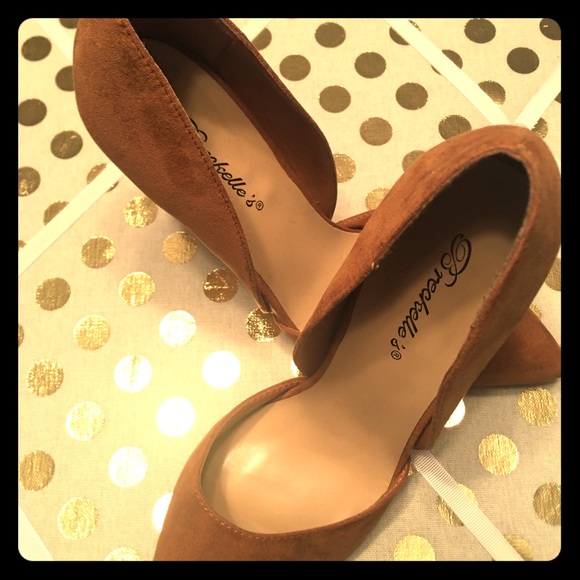 Breckelle’s Tan Pointed Toe Single Soles Pump - Picture 1 of 8
